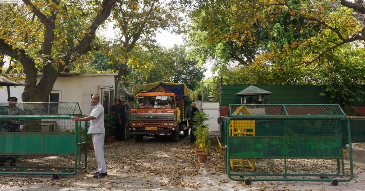 Rahul Gandhi starts vacating government bungalow, shifts belongings to Sonia Gandhi's residence